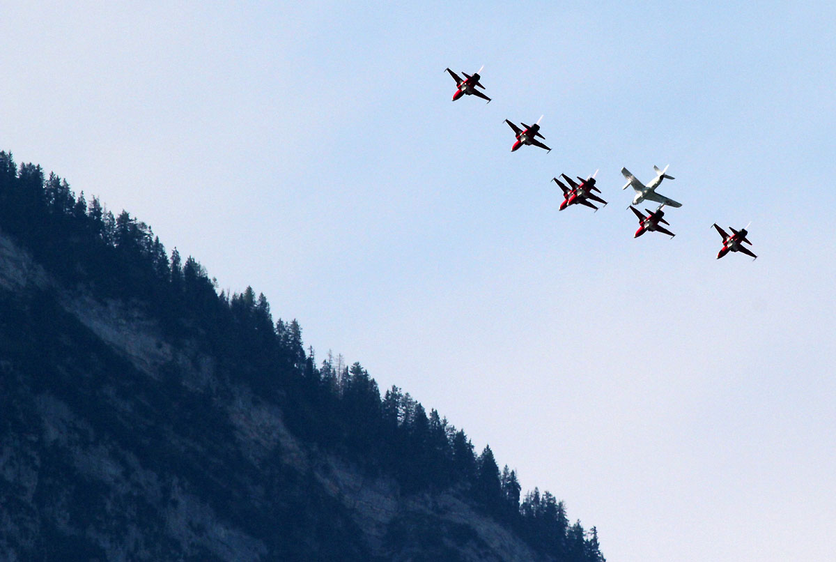 Patrouille Suisse and Papyrus Hunter