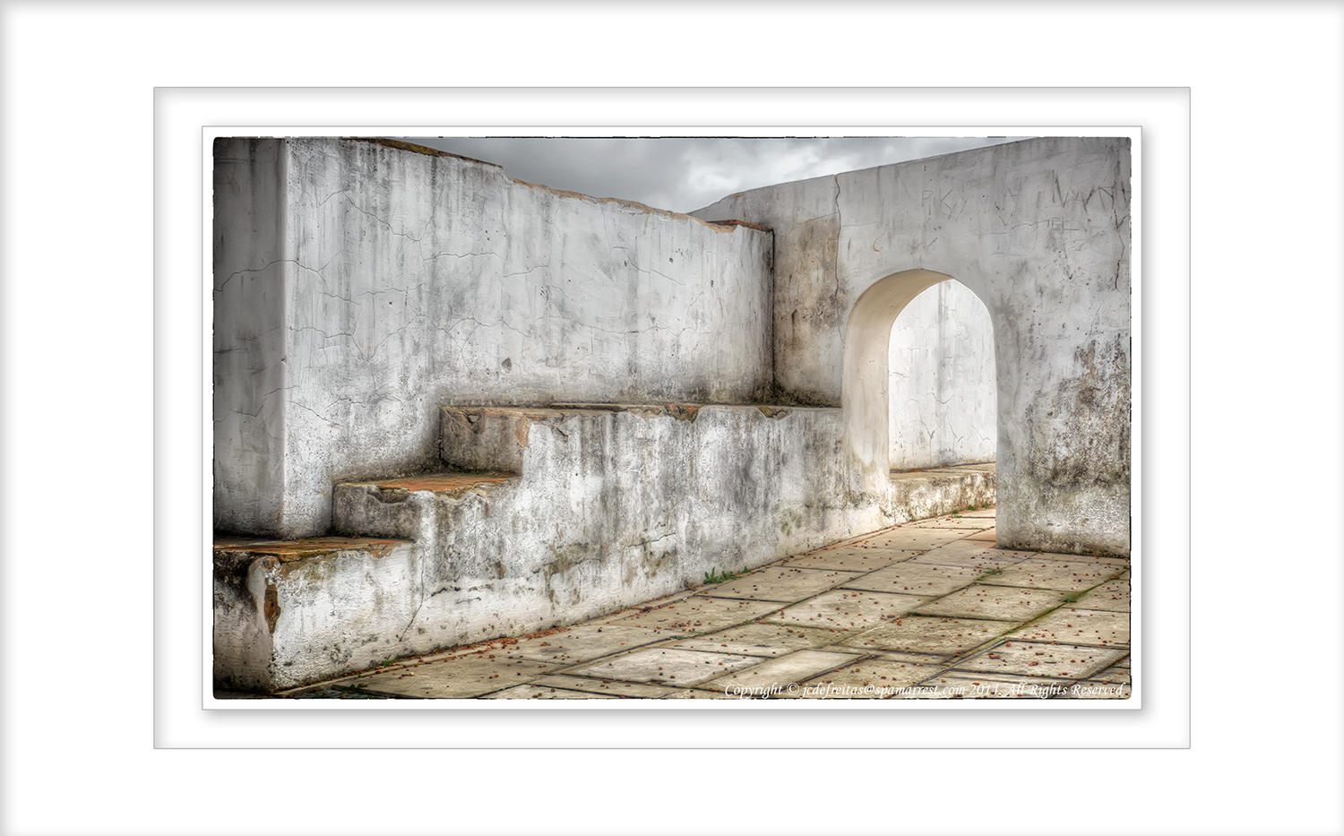 2014 - Walls of a Water Reservoir - Faro, Algarve - Portugal