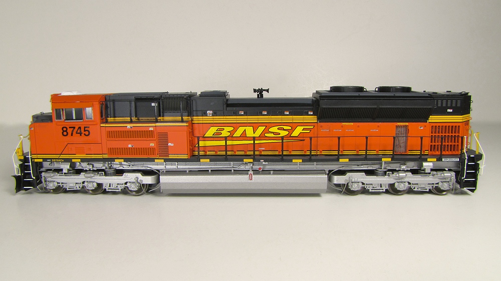 BNSF 8745 - Athearn Genesis (yellow wedgie) ACe.