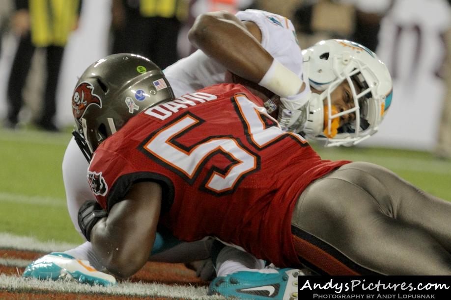 Tampa Bay Buccaneers LB Lavonte David gets a safety