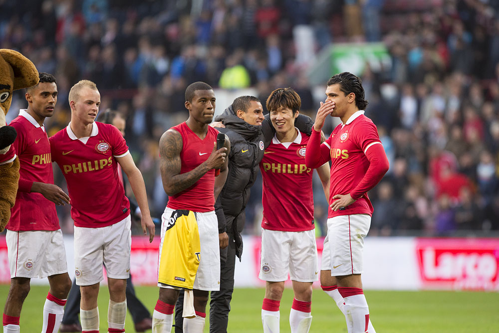 Captain Georginio Wijnaldum speaks to the crowd