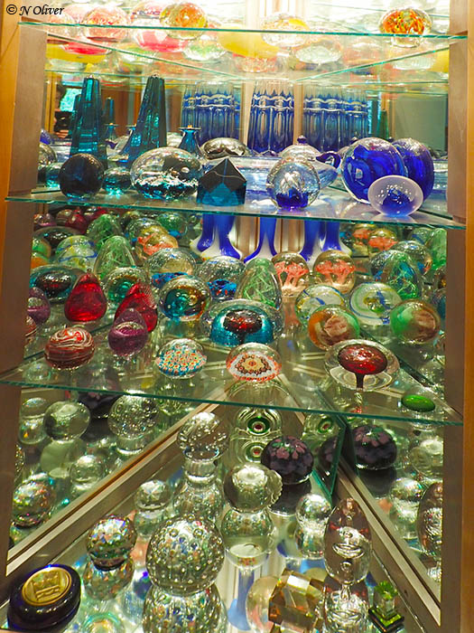Nancy Oliver  Glass Collectables