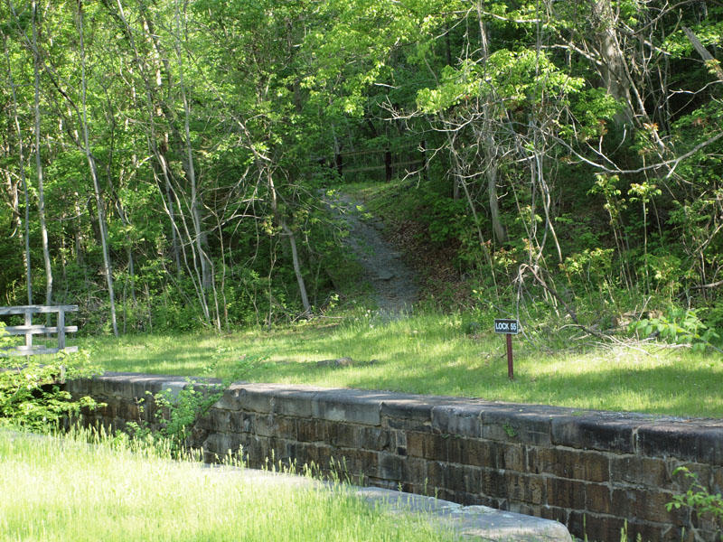 Pathway to the WMRT from the lock