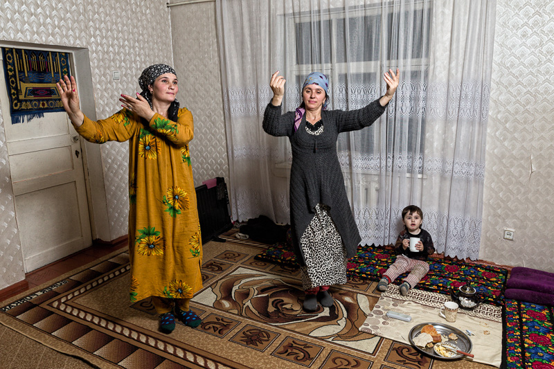 Yazgulomi women dance - Dushanbe