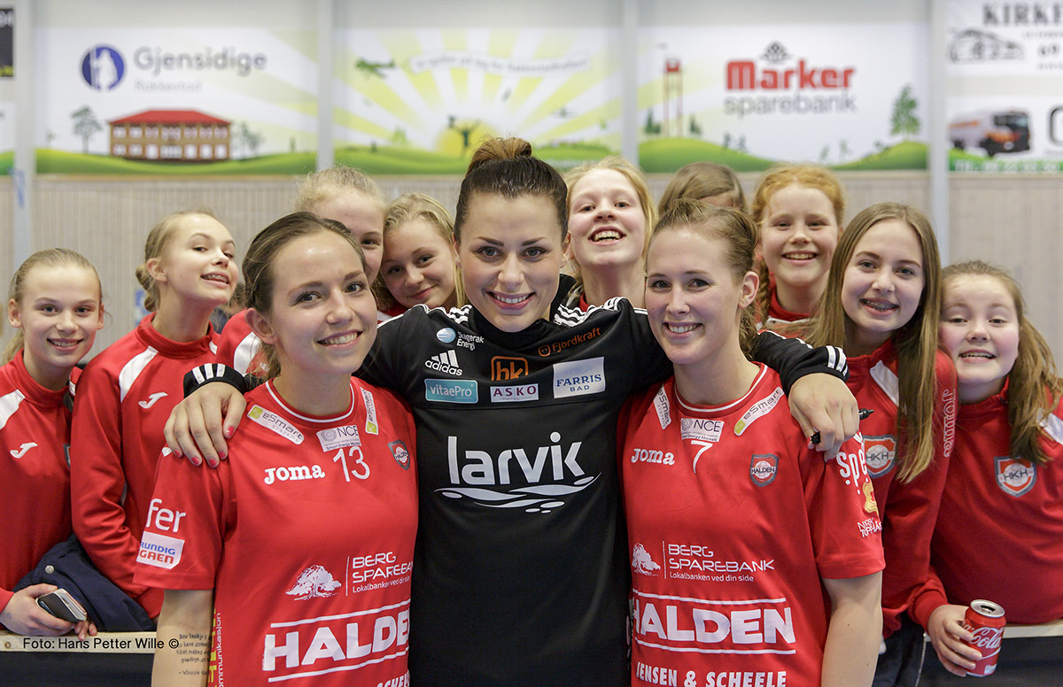 Melanie Felber, Nora Mrk, Malene Staal, HK Halden fans (0581)