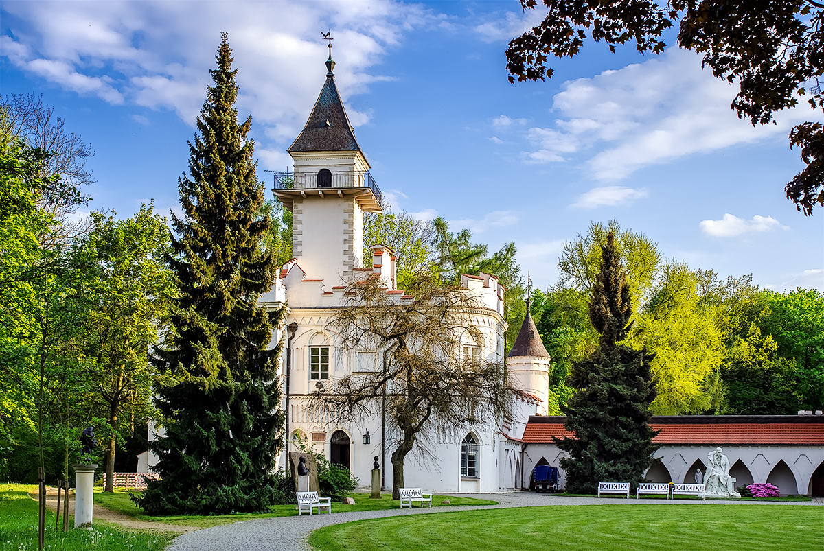 Radziejowice Castle