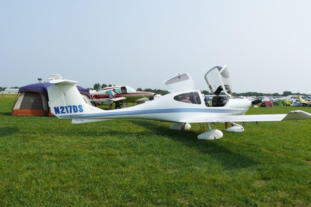 Diamond_DA40_333_N217DS_2003