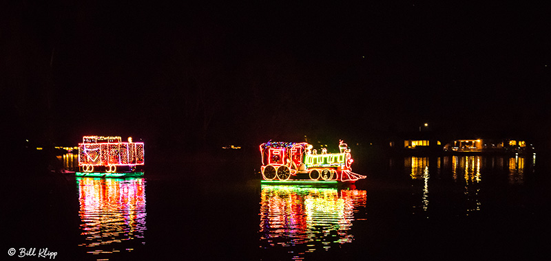 Willow Lake Lighted Boat Parade  7