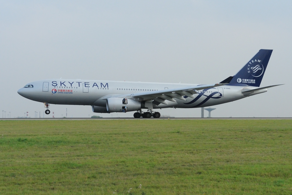 China Eastern Airbus A330-200 B-5949 Skyteam livery