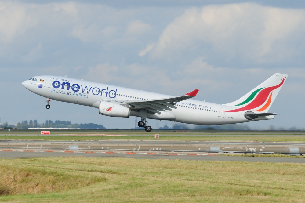 Sri Lankan Airbus A330-200 4R-ALH Oneworld livery 