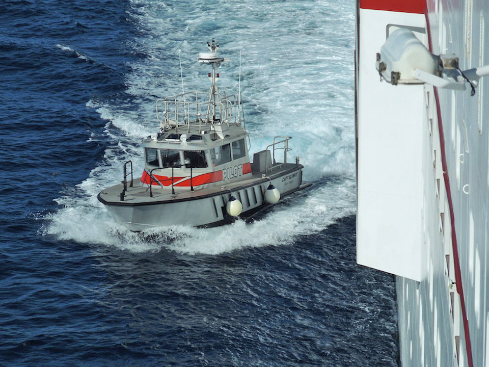 KW Harbor Pilot leaving Fascination