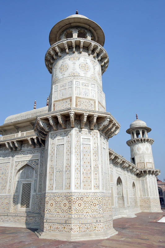 Agra, Itmad-Ud-Daulahs Tomb