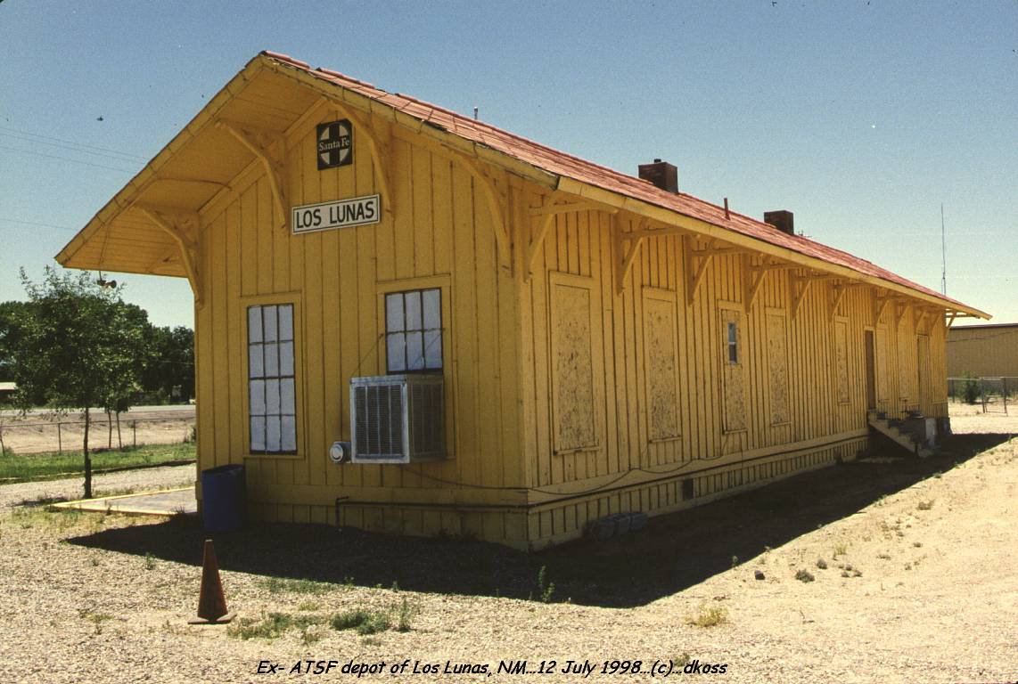 Ex-ATSF depot of Los Lunas NM-001.jpg