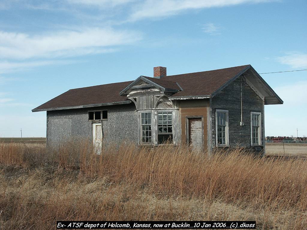 Ex- ATSF depot of Holcomb KS-004.jpg