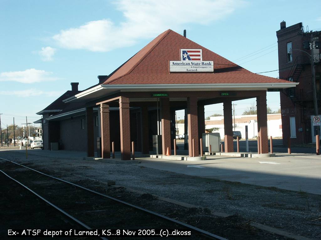 Ex-ATSF depot of Larned KS-003.jpg