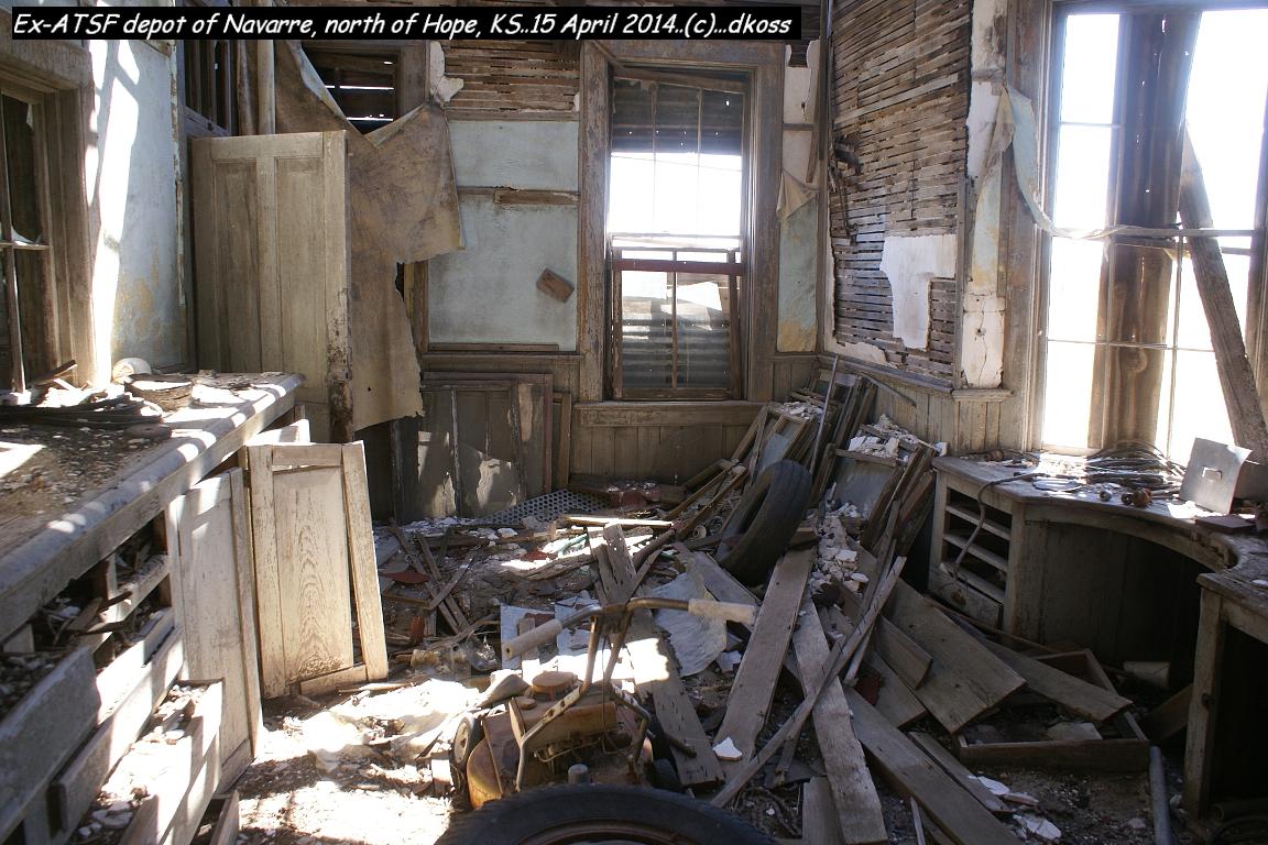 Ex Navarre ATSF depot 002.jpg