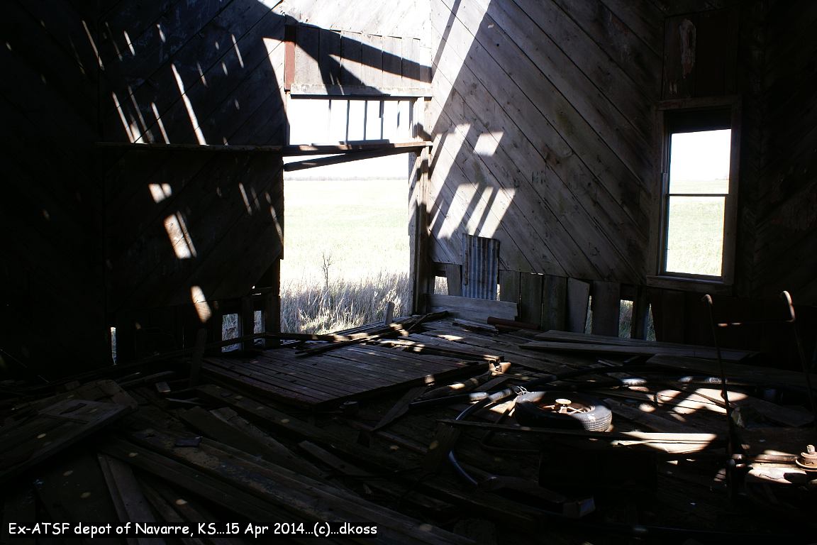 Ex-Navarre ATSF depot 004.jpg