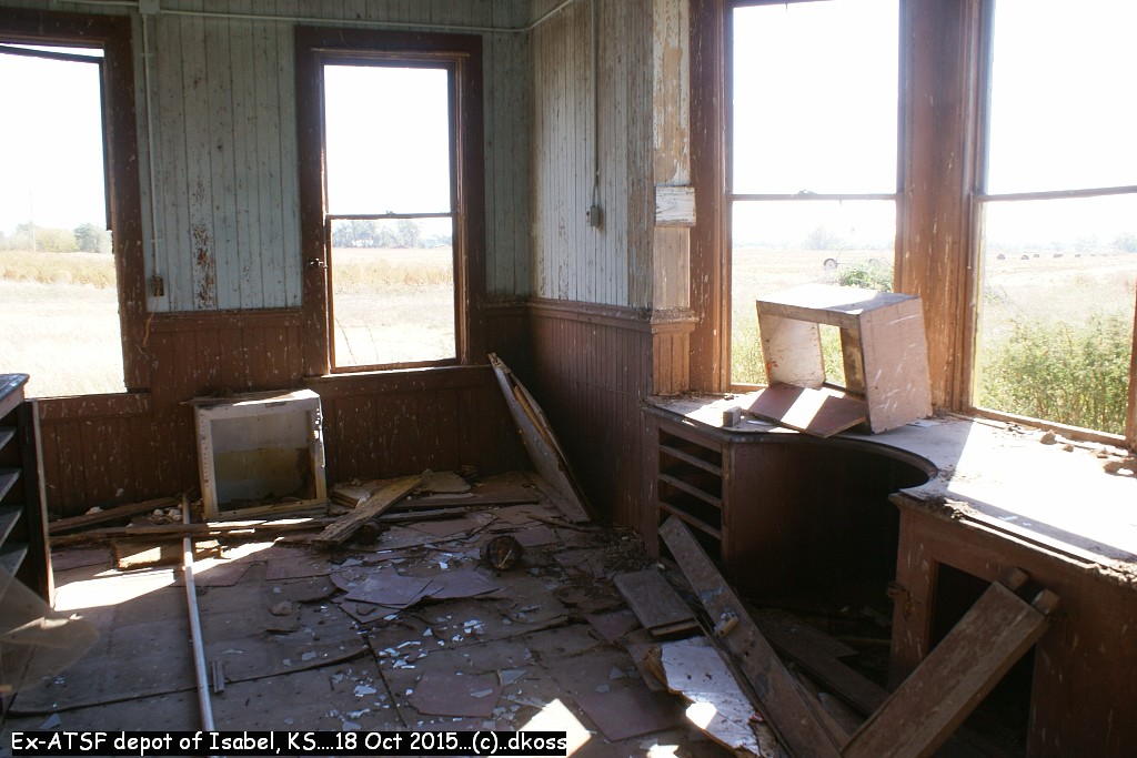 Ex-ATSF Isabel KS depot 006.jpg