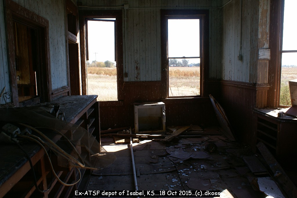 Ex-ATSF Isabel KS depot 007.jpg