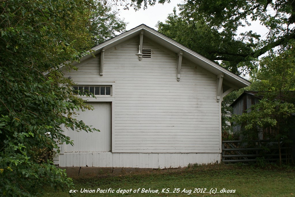 Ex- UP depot of Belvue KS 002.jpg