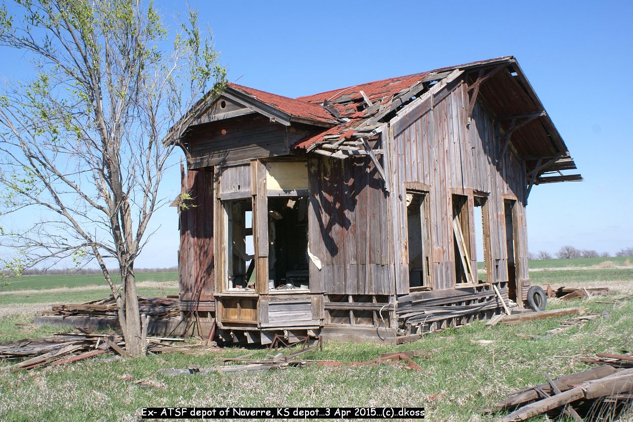 Ex-ATSF depot of Naverre KS 001.jpg