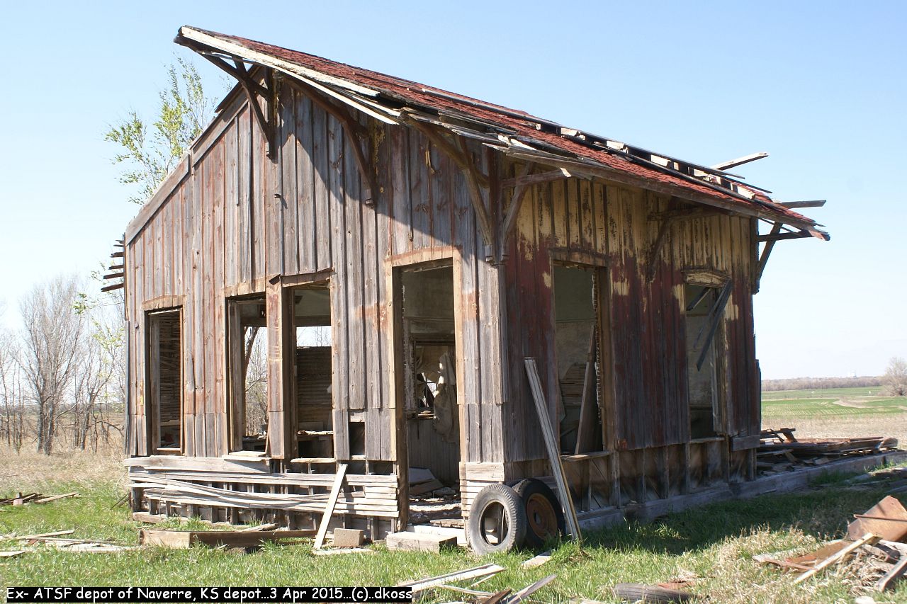 Ex-ATSF depot of Naverre KS 005.jpg