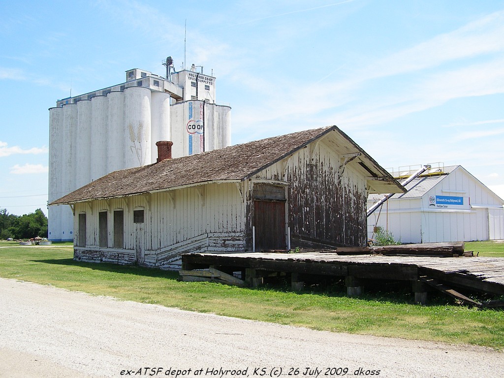 ex-ATSF depot of Holyrood KS 008.jpg