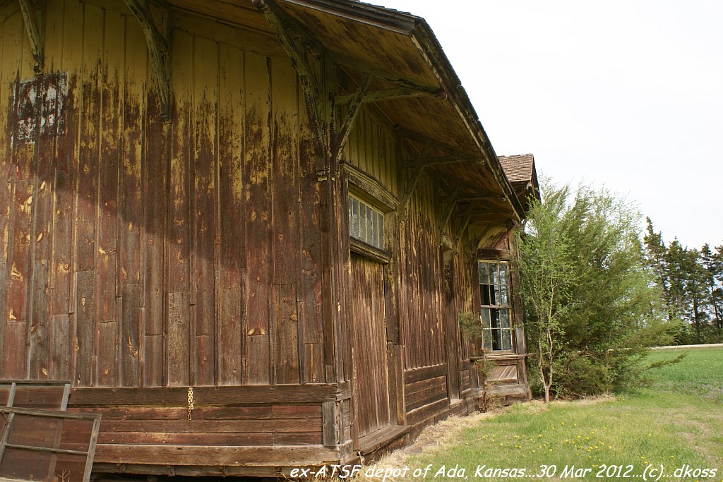 ex-ATSF depot of Ada KS-006.jpg
