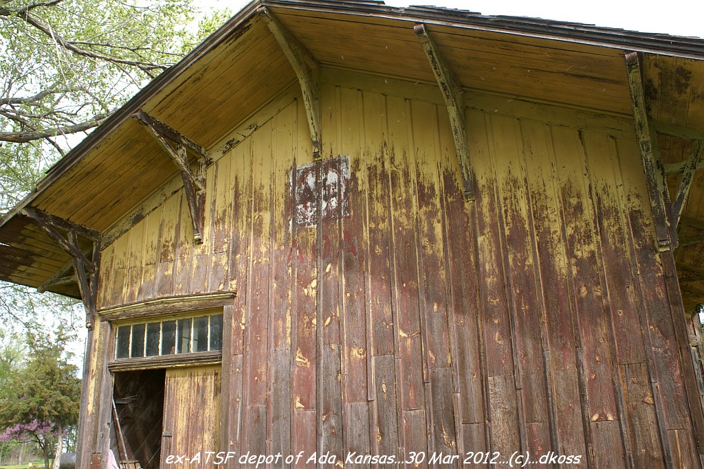 ex-ATSF depot of Ada KS-007.jpg