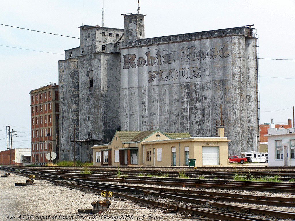 ex-ATSF depot of Ponca City OK-008.jpg