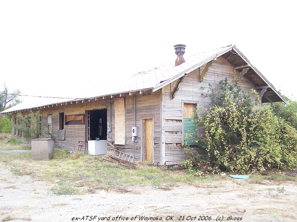 Waynoka ATSF yard office 005.jpg