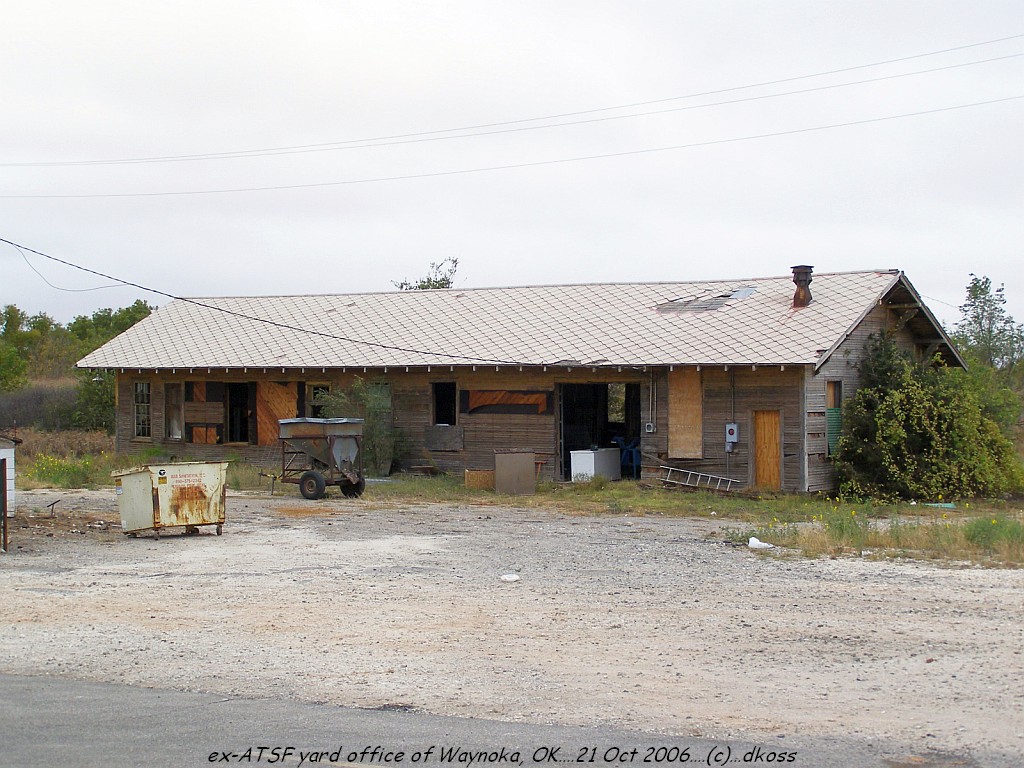 Waynoka ATSF yard office 008.jpg