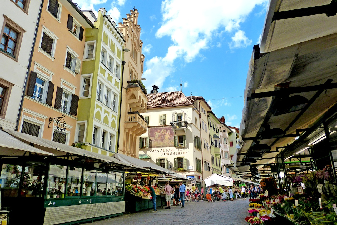 291 Bolzano Piazza delle Erbe.jpg