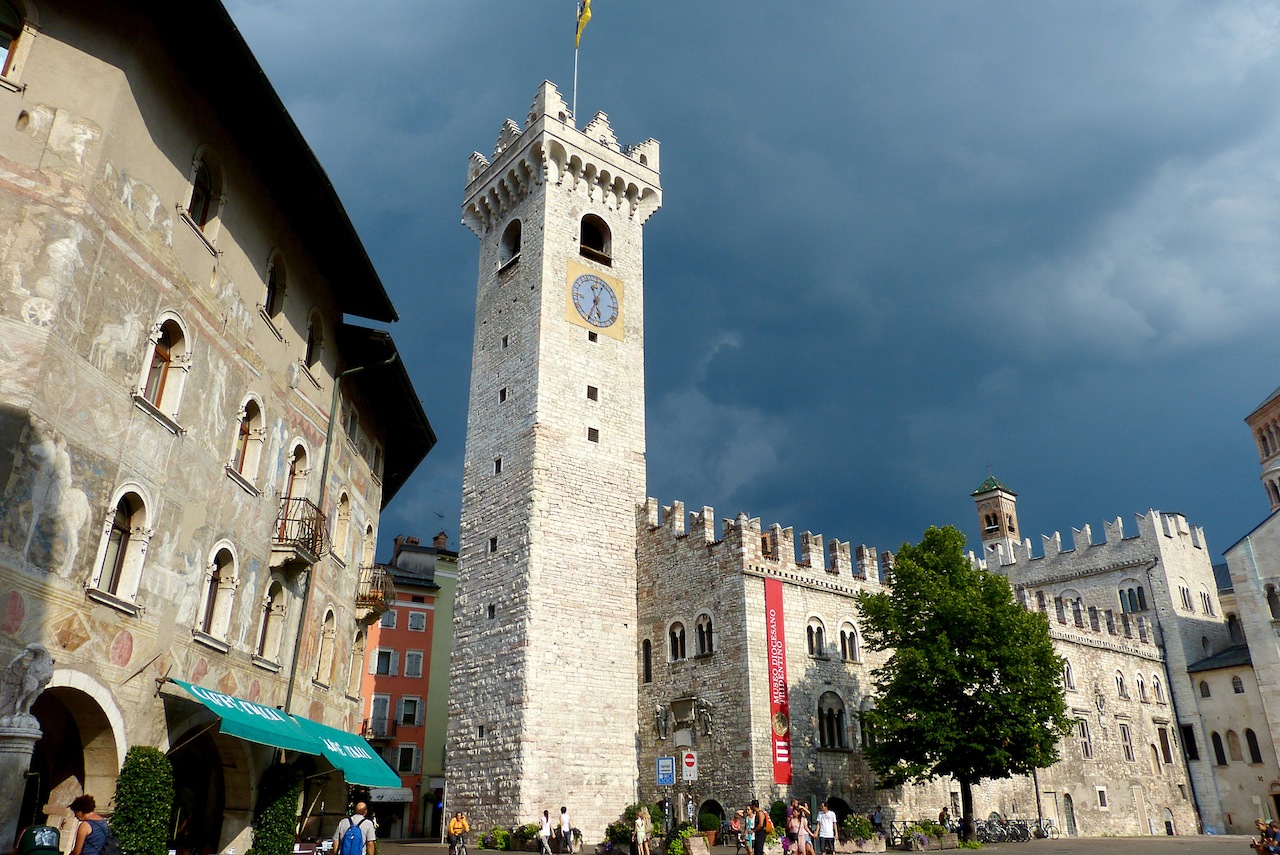 386 Trento Piazza Duomo.jpg