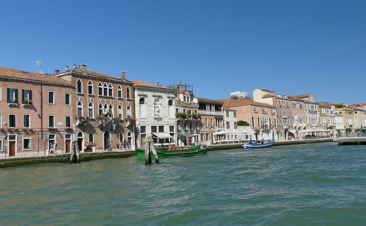 579 Venezia 2016 Giudecca Canal 1.jpg