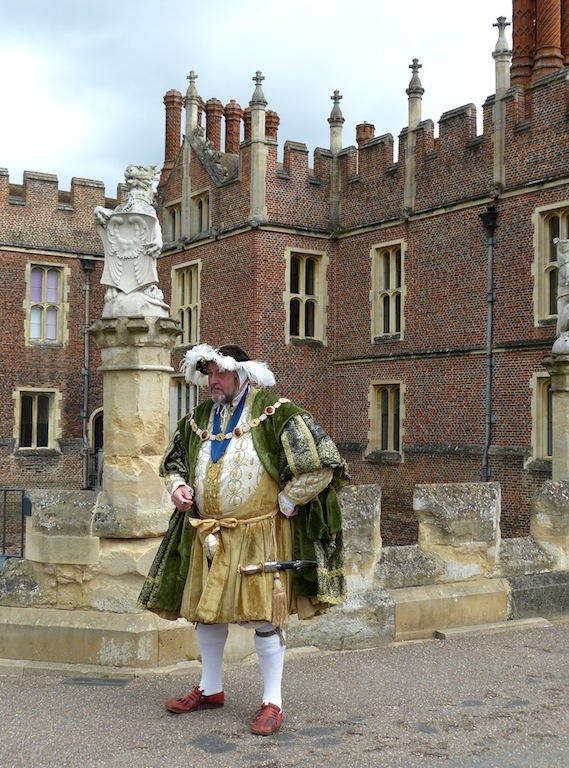 118 102 Hampton Court 2014.jpg