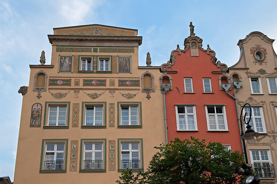 Dlugi Targ Houses