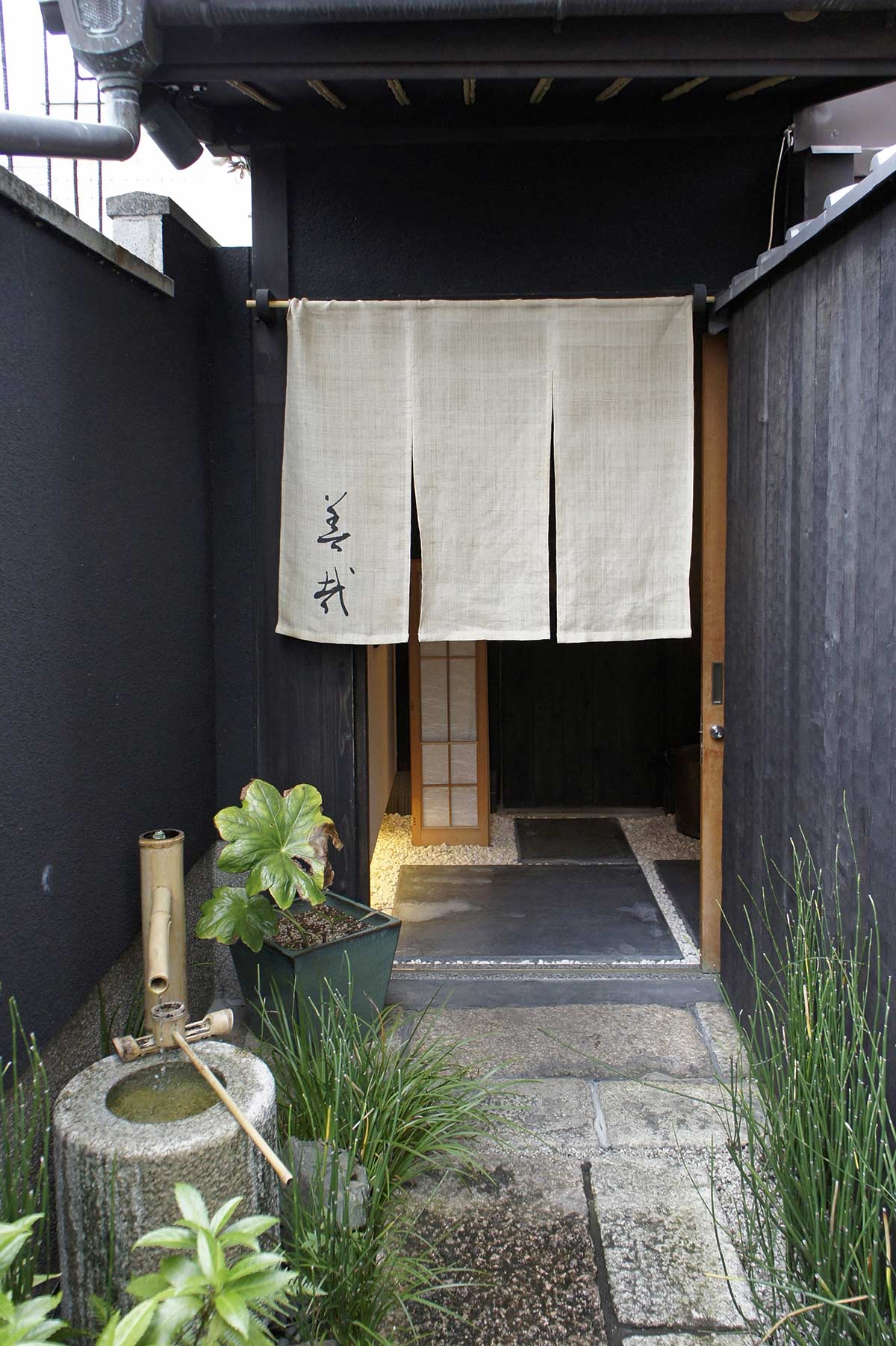 a Kyoto style restaurant @f4.5 NEX5