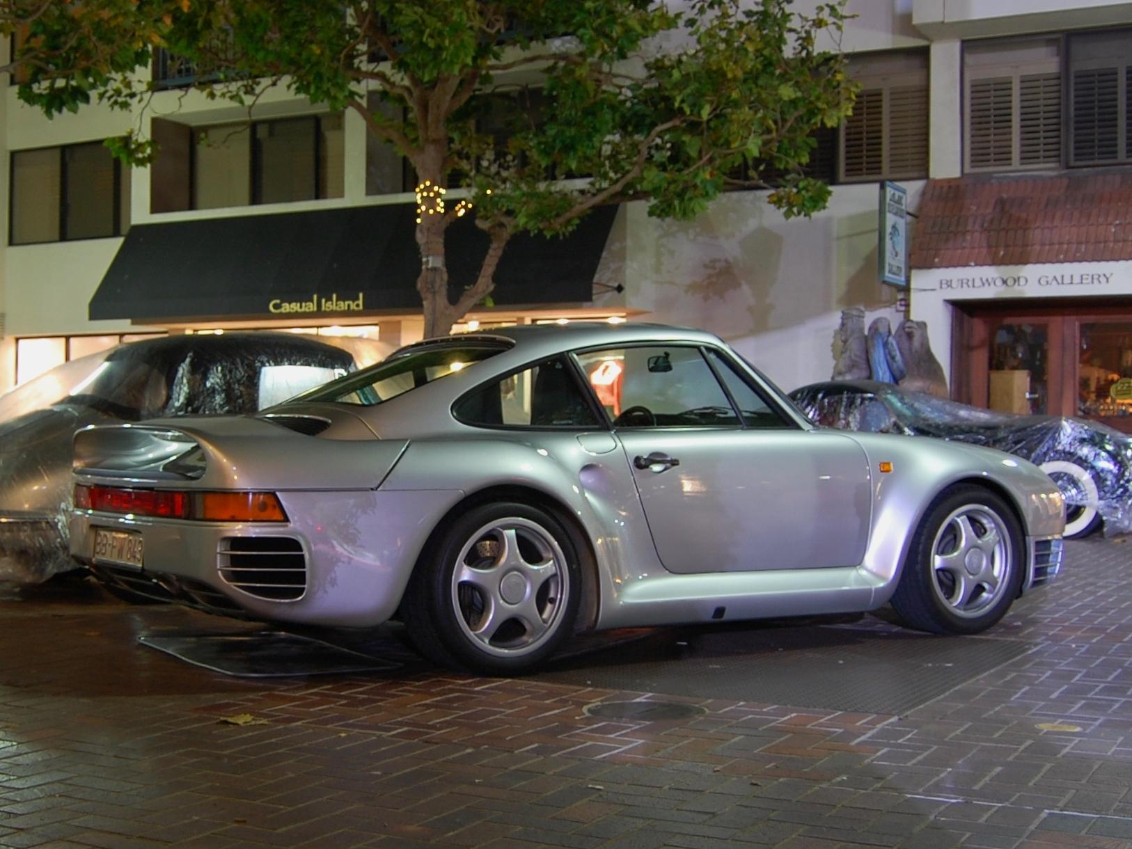 Iconic supercar Porsche 959