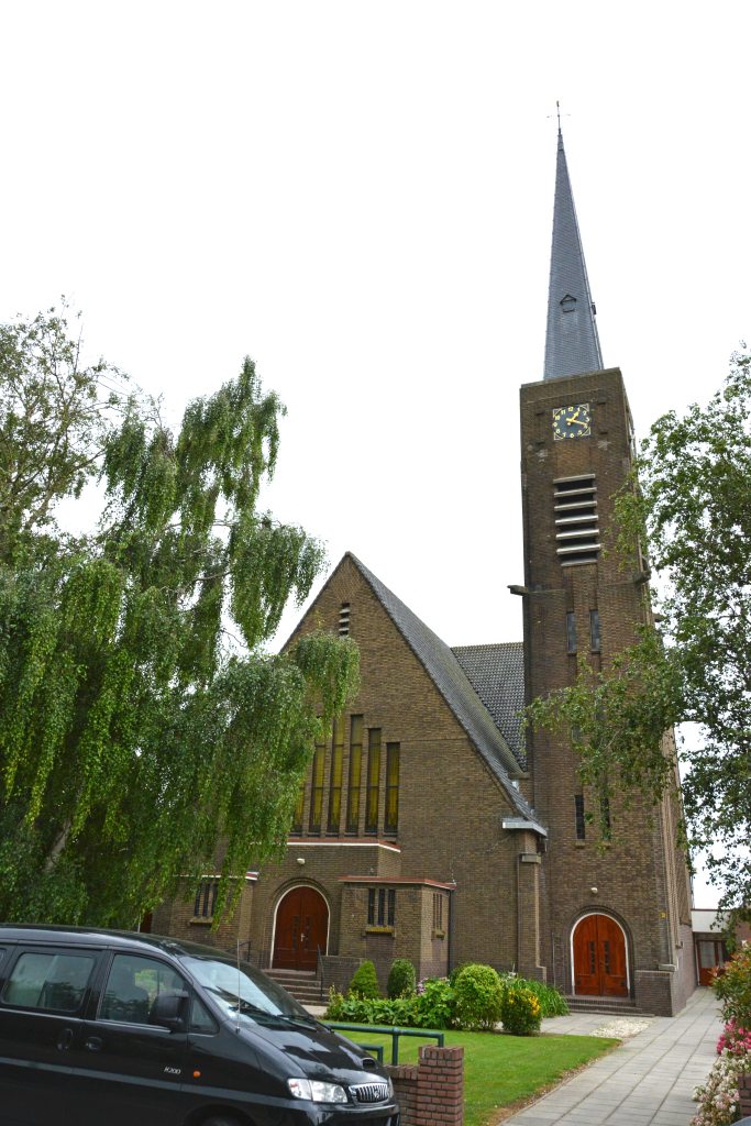 Zuid Beijerland, prot gem Eendrachtskerk 11, 2016.jpg