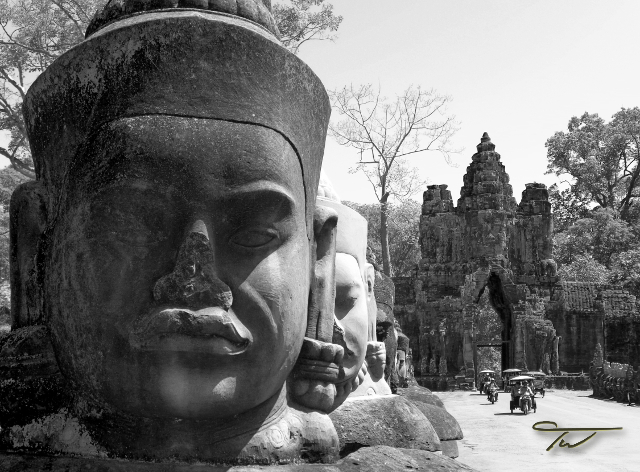Passage to Angkor Thom