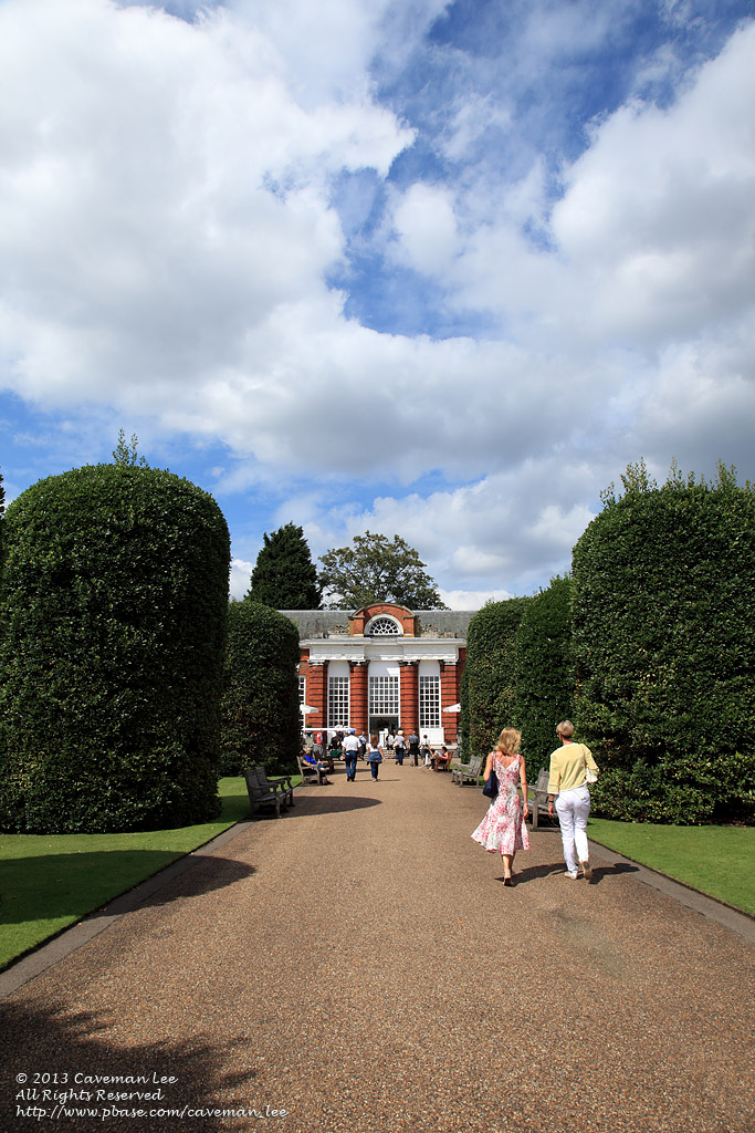 Leisure Walk in Kensington Palace