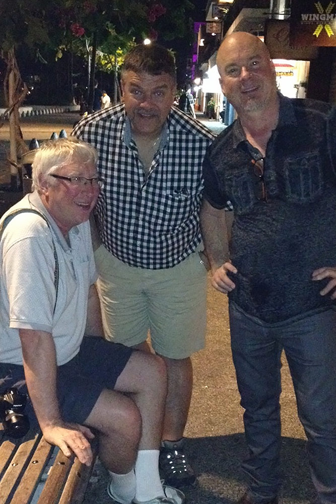 0998 The guys after dinner