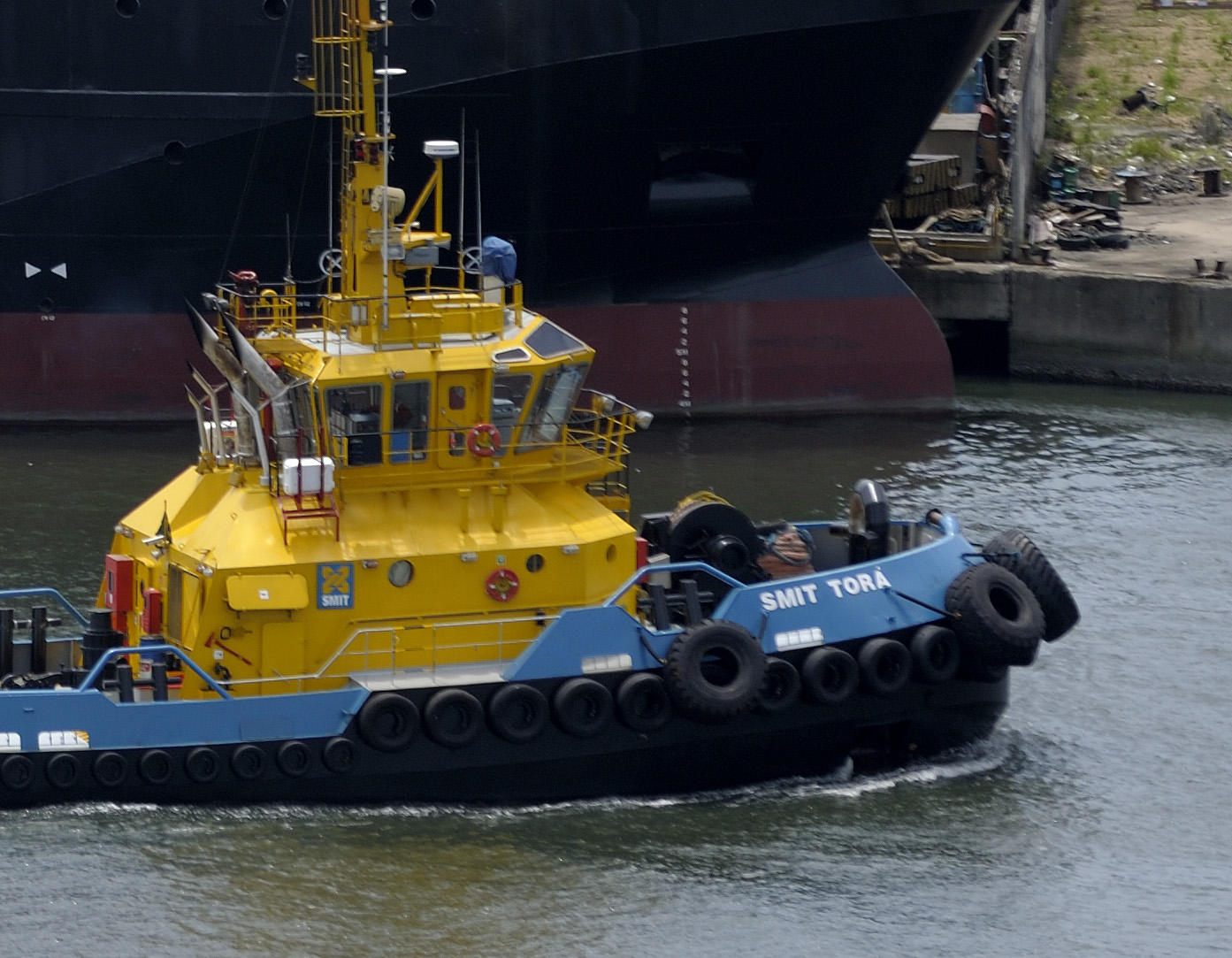 Tug2.jpg