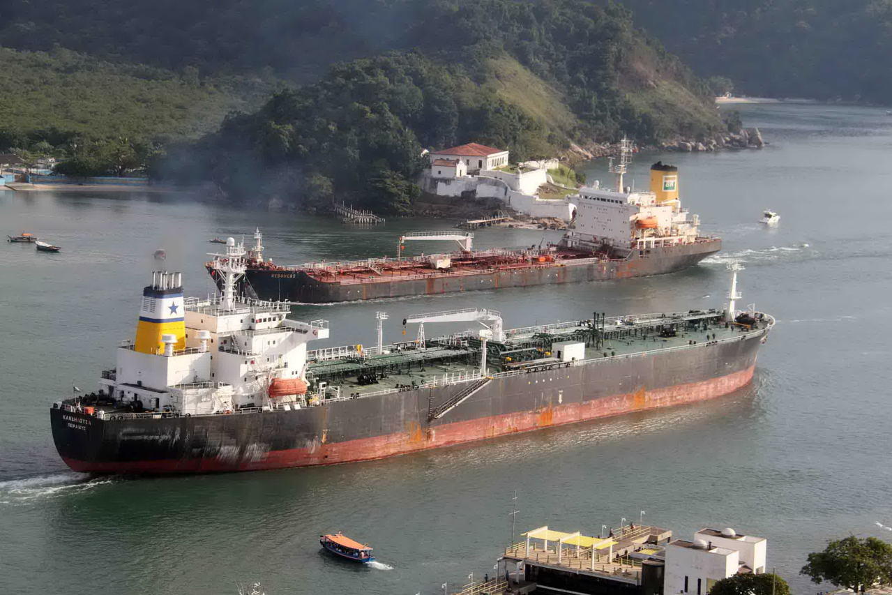 outbound Santos, passing REBOUCAS inbound KANDILOUSA