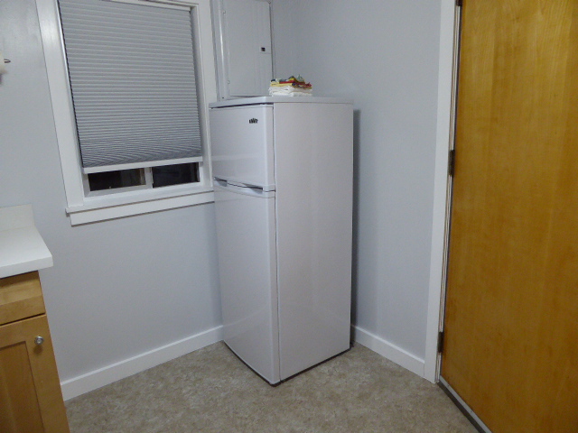 Yes, there is a refrigerator.