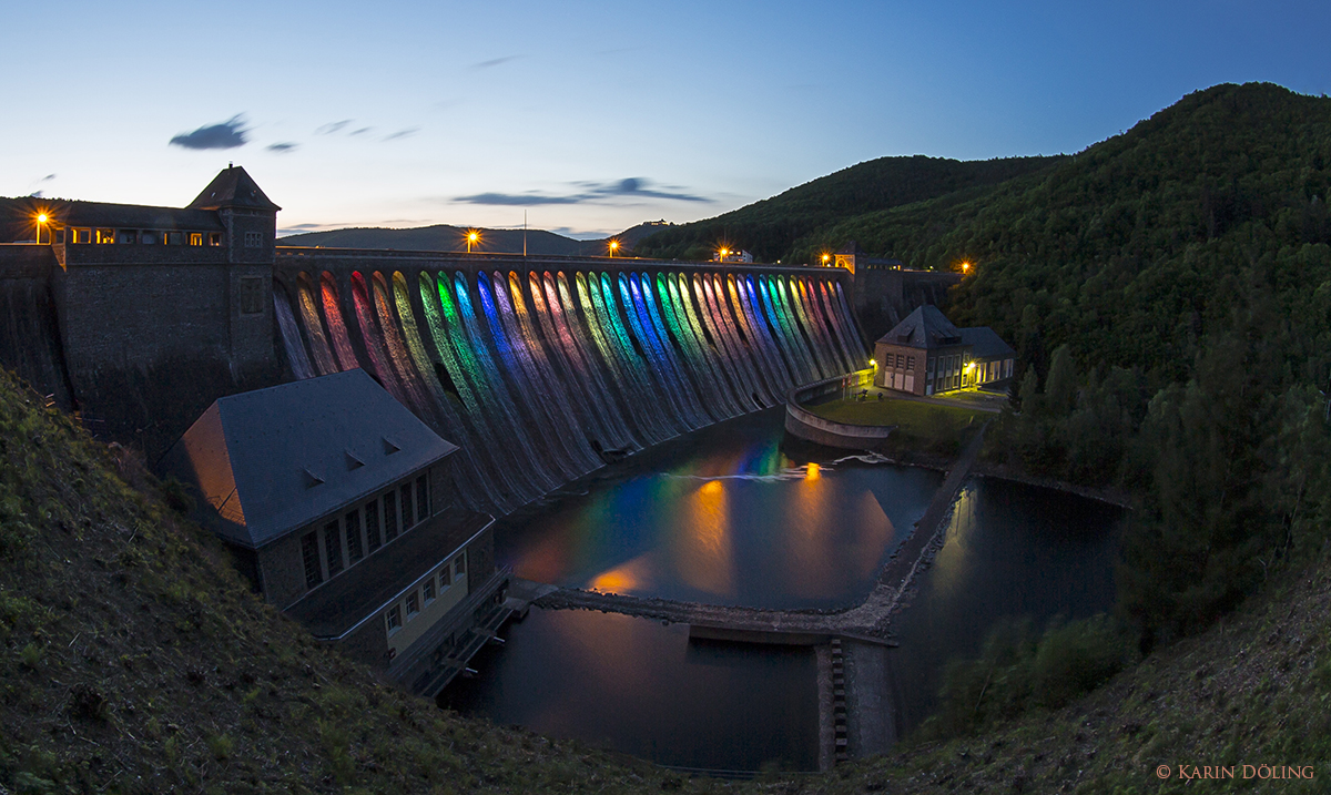 berlauf mit Beleuchtung an der Edertalsperre  -   Overflow and illumination at the Eder Dam