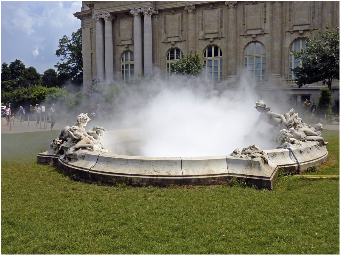 Grand-Palais, fontaine