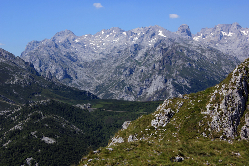 Valle de Sobra and Central Massif of Picos de Europa from Cerralosa