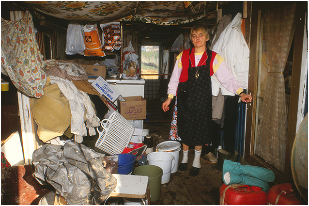 Corrie Brouns in haar hutje